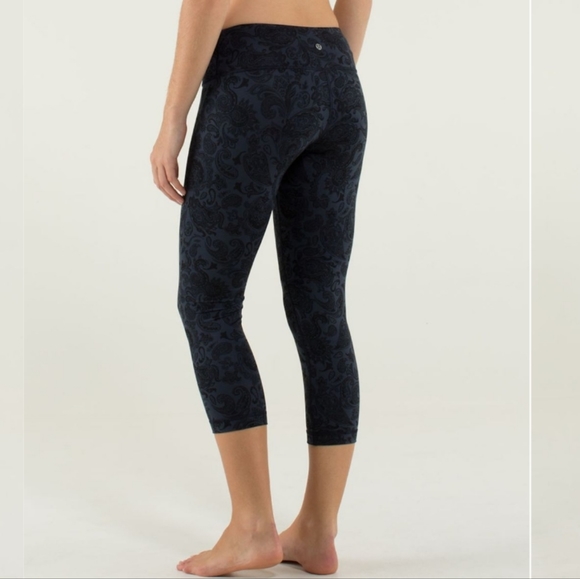 🍋Like New Lululemon Wunder Under Crop - Picture 2 of 11